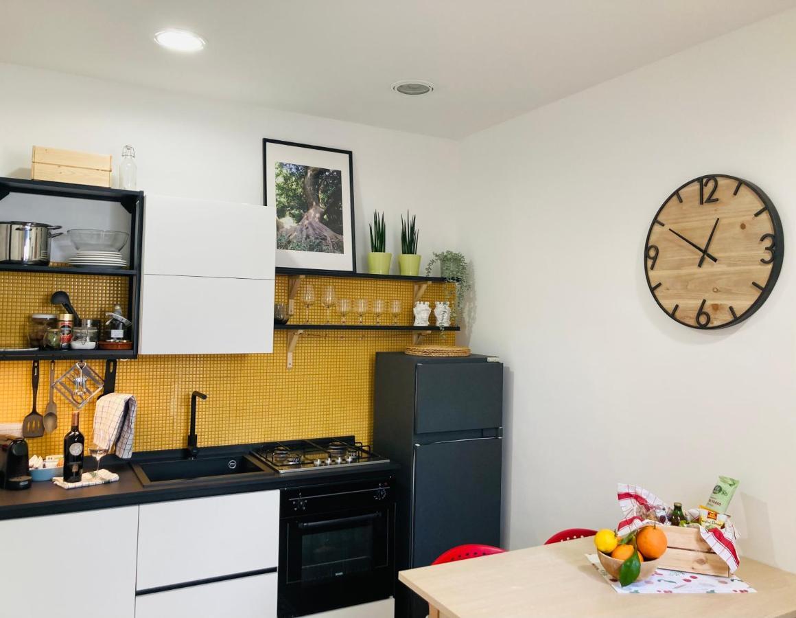 Lavica Di Mezzo Apartments Катания Экстерьер фото
